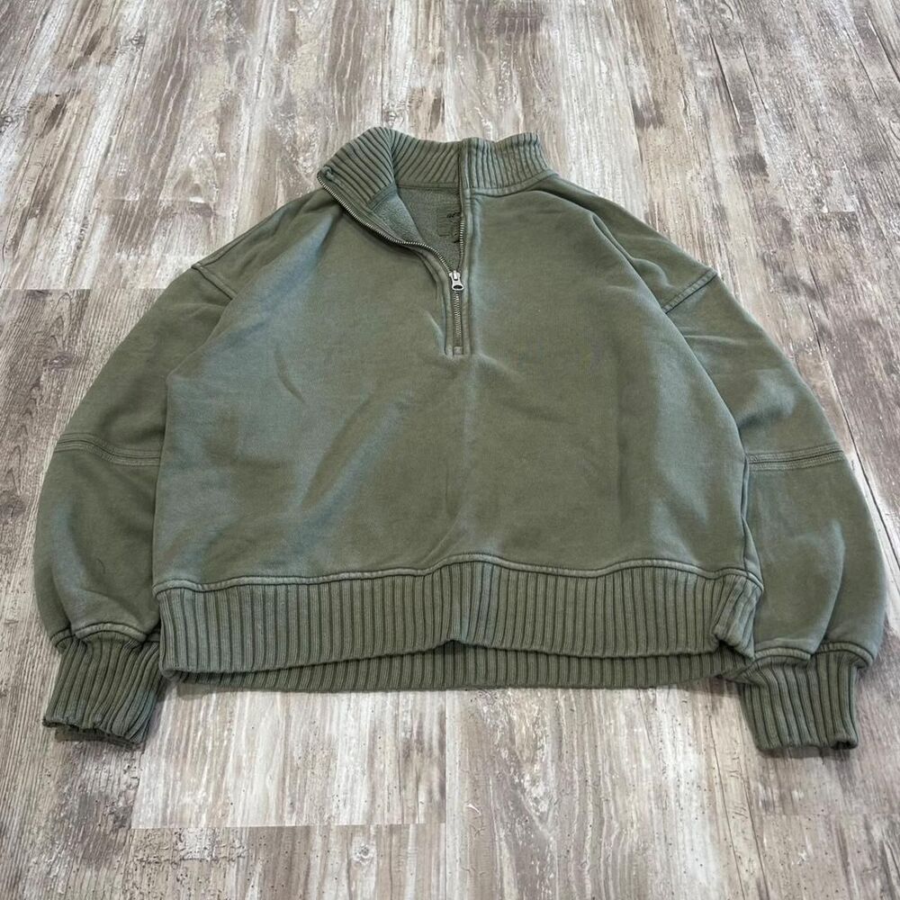 Aerie Women's casual athleisure 90s/y2k streetwear gorpcore Sun's Out green quar